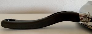 WMF Devil beschichtetes Pfannenset Griff umgedrehte Pfanne von der Seite