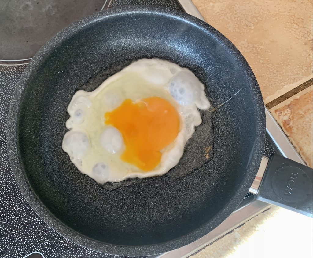 Woll Concept beschichtete Pfanne mit Spiegelei