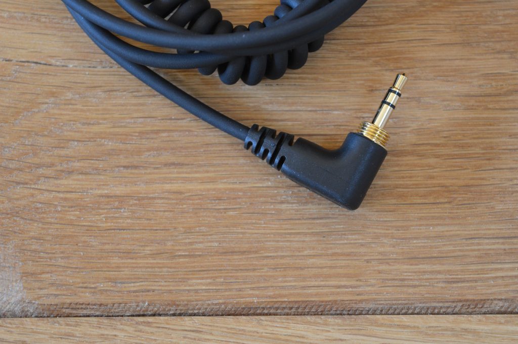 Pioneer DJ HDJ-CUE1 Over-Ear-Kopfhörer Detailansicht Klinkenstecker
