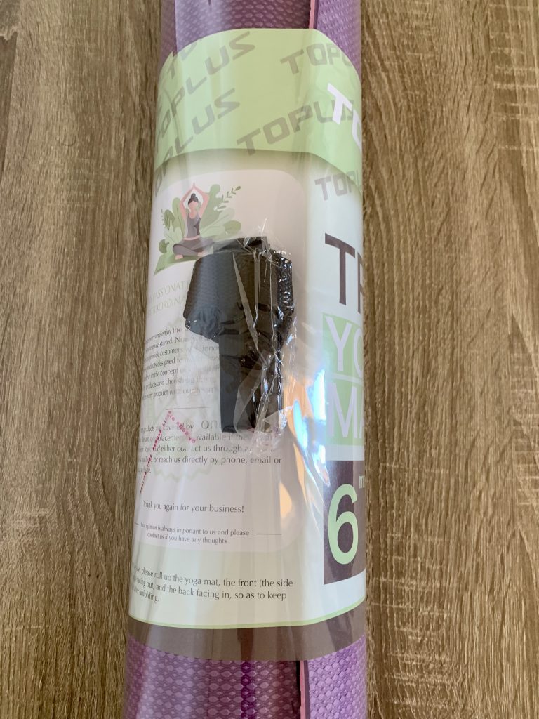 TOPLUS Gymnastikmatte Nahaufnahme Trageband in der Verpackung
