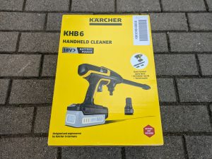 Verpackung des Kärcher KHB 6 Akku-Hochdruckreinigers von vorne
