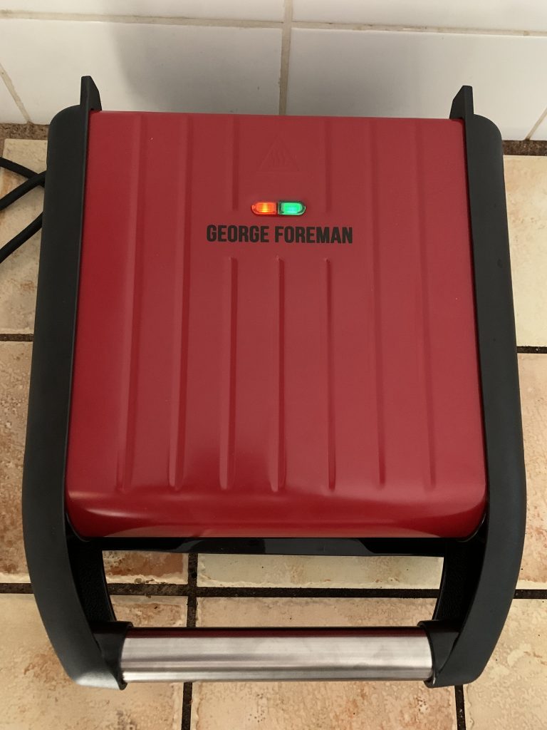 George Foreman 25030-56 Sandwichmaker betriebsbereit mit roter und grüner Leuchte