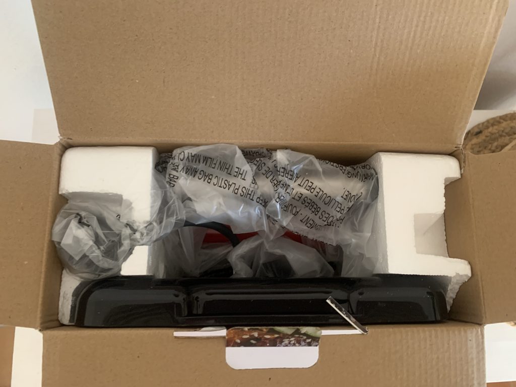 George Foreman 25030-56 Sandwichmaker im geöffneten Karton von oben