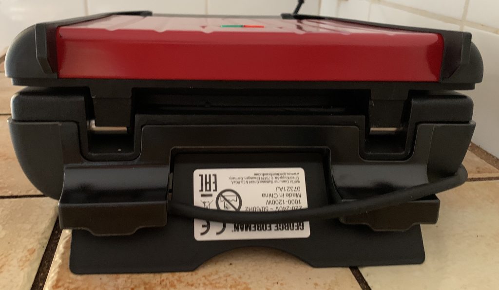 George Foreman 25030-56 Sandwichmaker mit ausgeklapptem Fuß von hinten