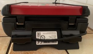 George Foreman 25030-56 Sandwichmaker mit ausgeklapptem Fuß von hinten