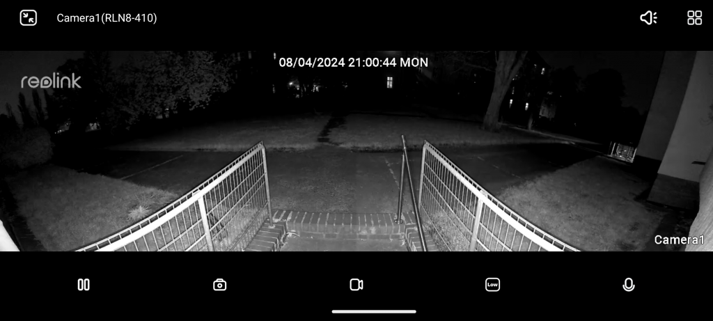 Infrarot Nachtsicht der Reolink Duo 3 PoE M81L Überwachungskamera im Panorama