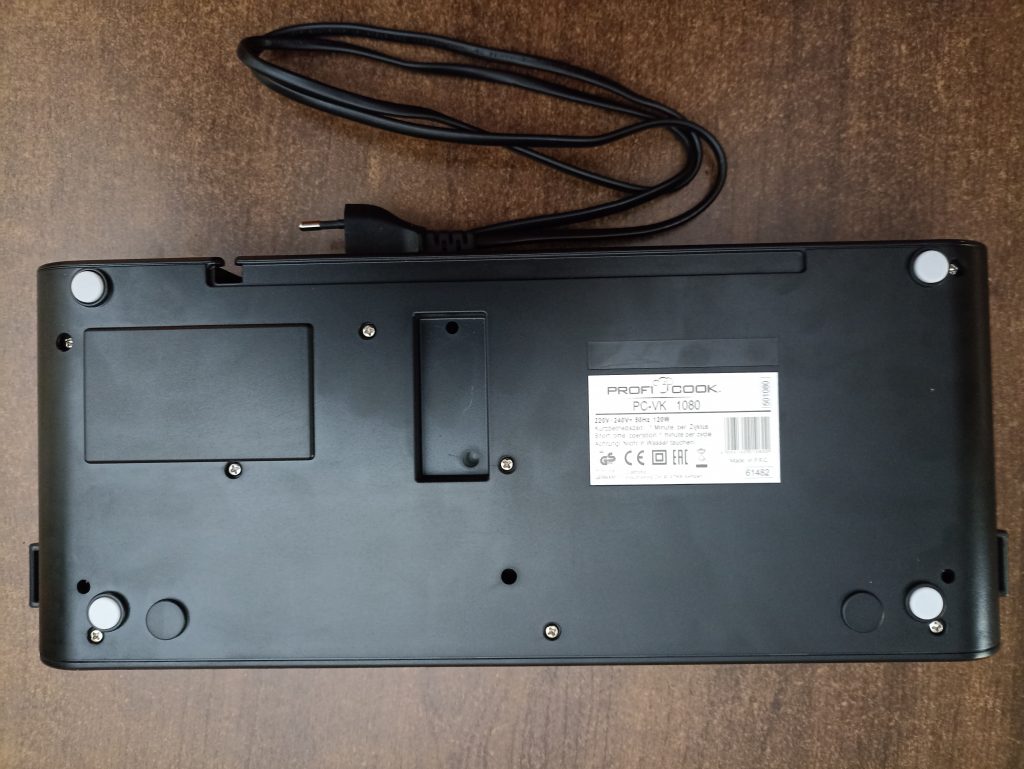 ProfiCook PC-VK 1080 Vakuumierer, Rückseite mit abgewickeltem Kabel
