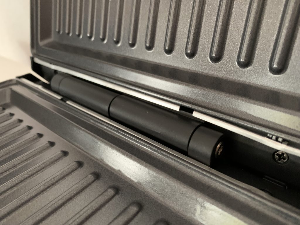 Steinborg XXL-Sandwichmaker Nahaufnahme Scharnier