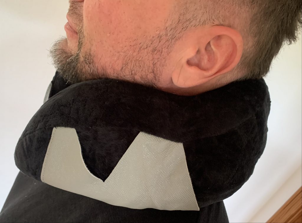VAN BEEKEN Nackenkissen von der Seite bei männlicher Testperson