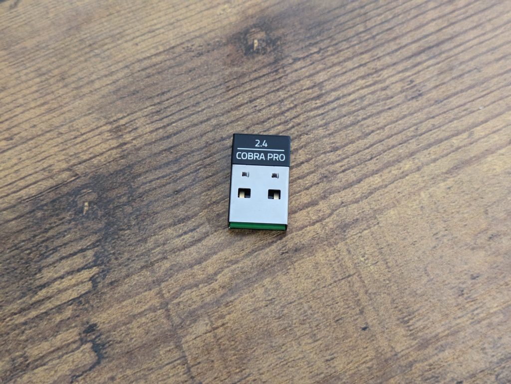 Dongle der Razer Cobra Pro Gaming-Maus