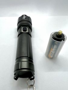 Shadowhawk DE-FR-S1476 Taschenlampe mit Batteriefach