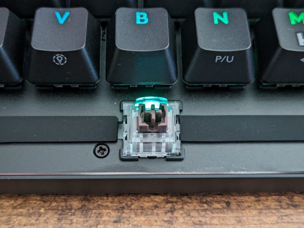 Leertaste der Logitech G PRO X 60 LIGHTSPEED Gaming-Tastatur ohne Tastenkappe und mit Beleuchtung