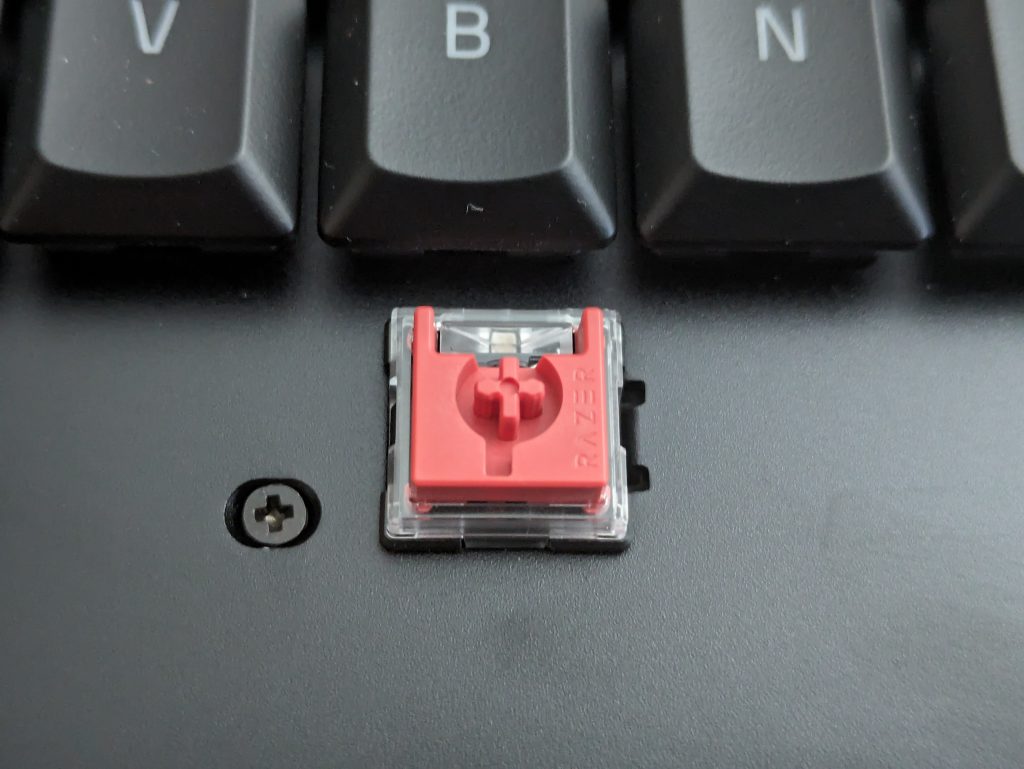 Leertaste der Razer Deathstalker V2 Pro Gaming-Tastatur ohne Tastenkappe und Beleuchtung