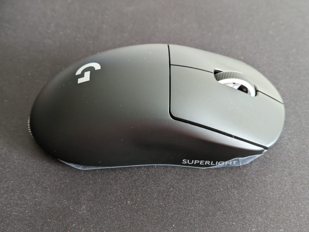 Logitech G PRO X Superlight 2 Gaming-Maus von der linken Seite