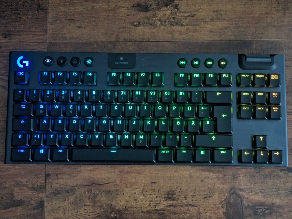 RGB-Beleuchtung der Logitech G915 LIGHTSPEED TKL Gaming-Tastatur (4)