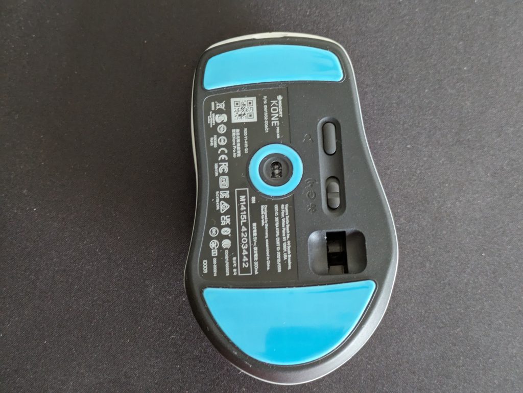 Roccat Kone Pro Air Gaming-Maus von unten ohne Dongle
