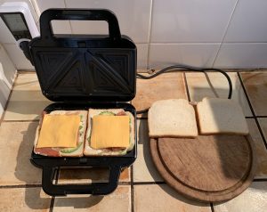 Tefal SW853D Snack Collection Sandwichmaker mit Sandwiches befüllt