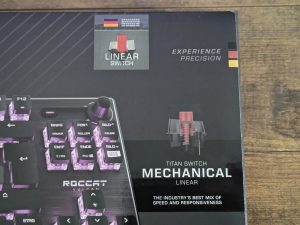 Verpackung der Roccat Vulcan TKL Gaming-Tastatur von vorne in der Nahansicht