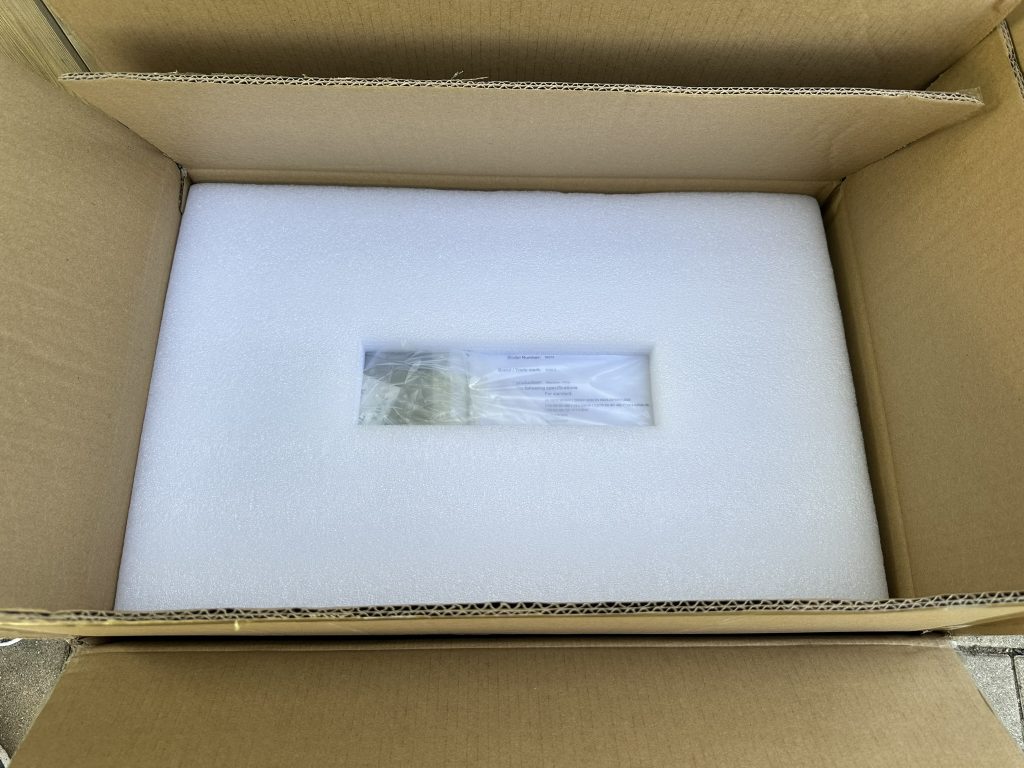 Verpackung des Sunlit 800 Watt Easy Switch Balkonkraftwerk-Sets inklusive Speicher 2150 kW geöffnet v2