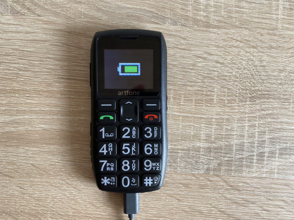 Artfone C1+ Seniorenhandy Laden mit Kabel
