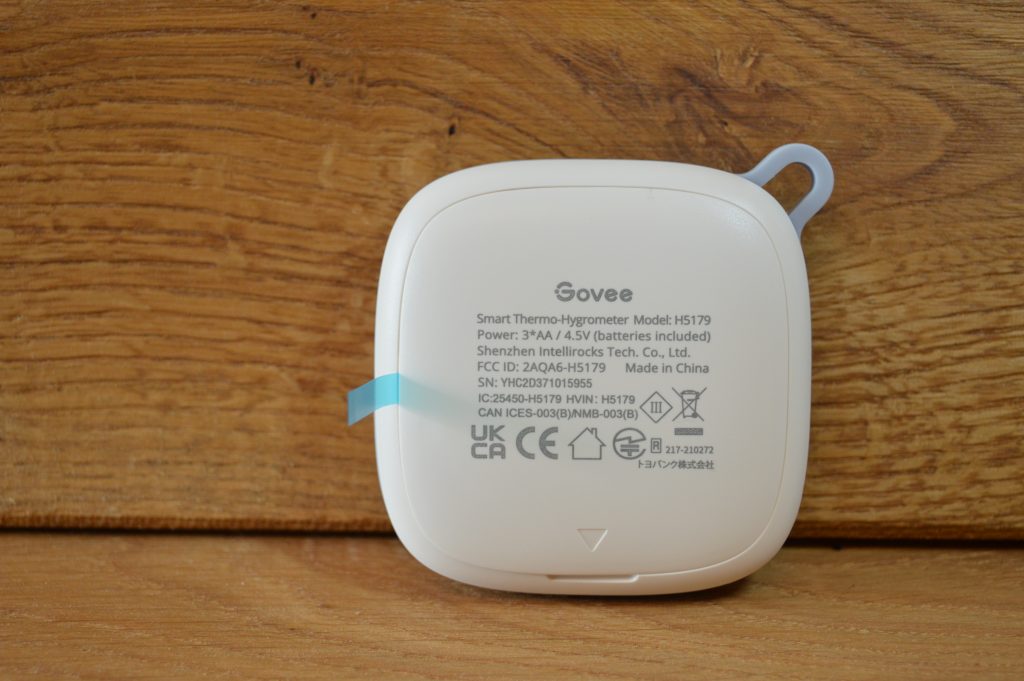 Govee H5179 Thermo-Hygrometer Rückansicht mit Batterielasche