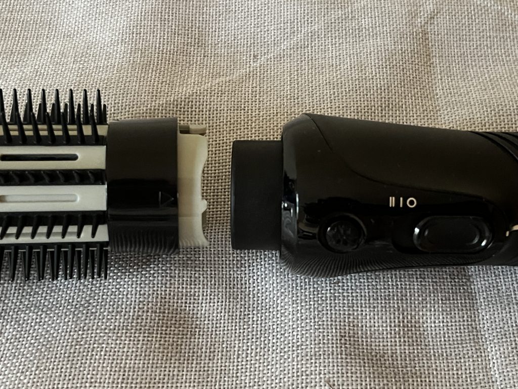 Braun Satin Hair 7 IONTEC Airstyler Warmluftbürste Nahaufnahme Aufsteckmechanismus