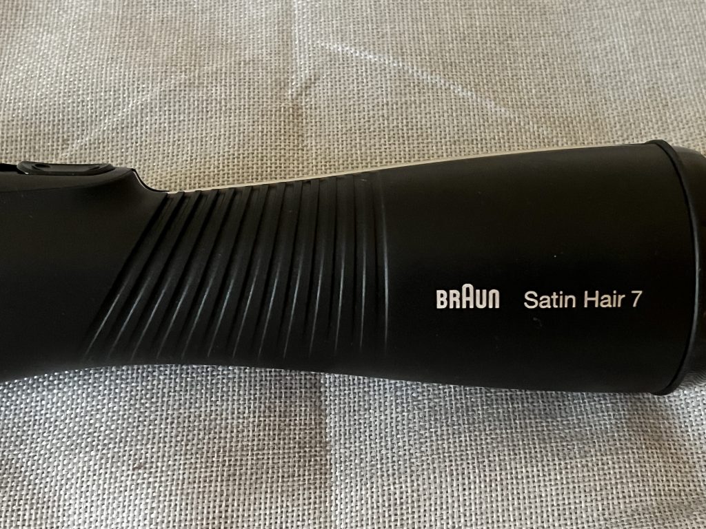 Braun Satin Hair 7 IONTEC Airstyler Warmluftbürste Nahaufnahme Griff