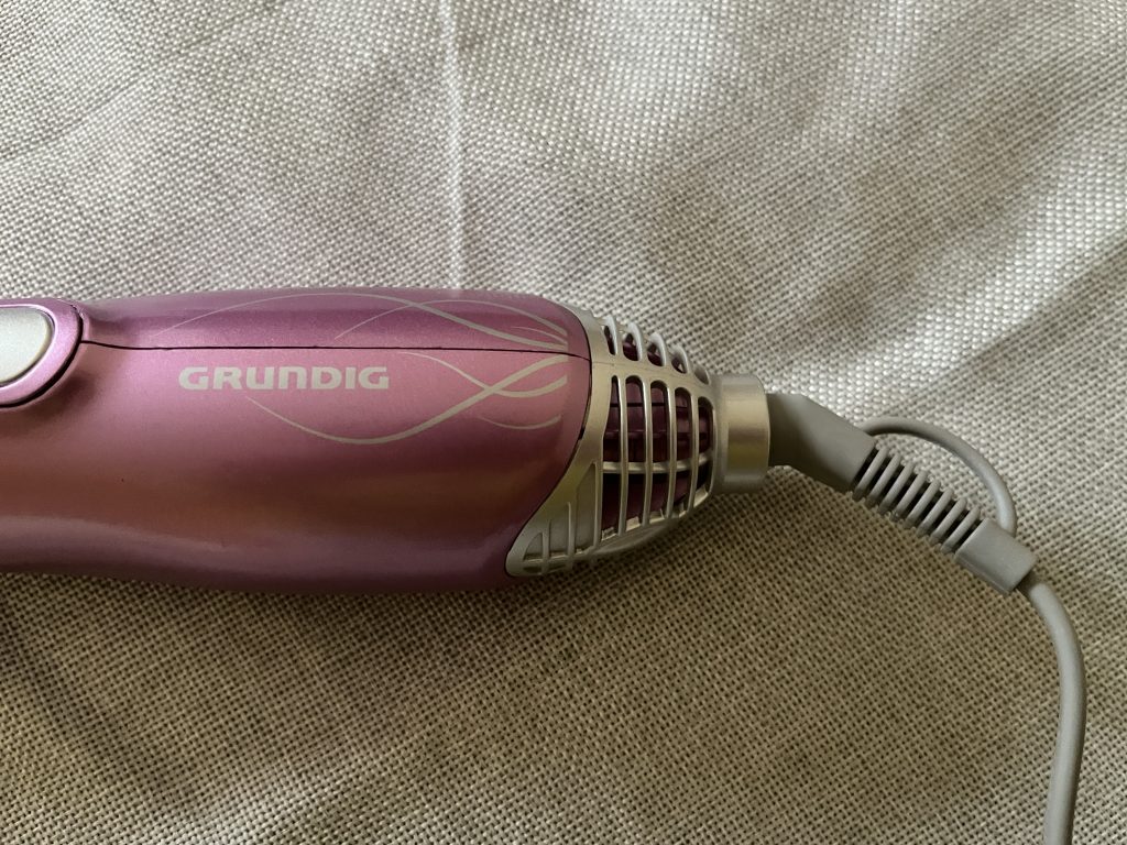 Grundig HS 6220 Warmluftbürste Nahaufnahme Lufteinlass