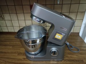 Kenwood Titanium Chef Patissier XL Küchenmaschine, Gerät runtergeklapptXL Küchenmaschine, Gerät hochgeklappt