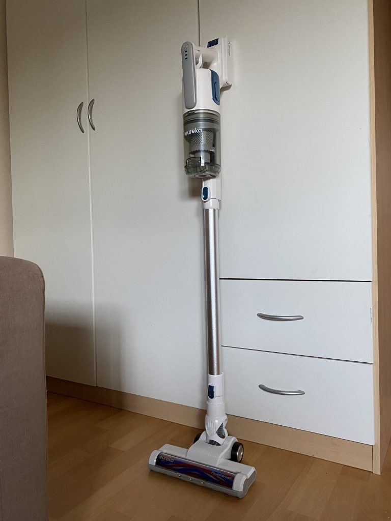 Eureka BR5 Akku-Staubsauger stehend
