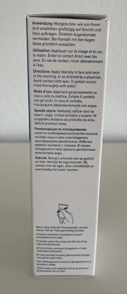 CeraVe Feuchtigkeitsspendende Gesichtscreme in der Verpackung von der linken Seite