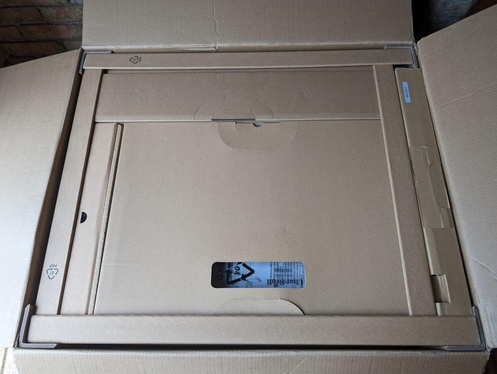 Char-Broil Evolve Electric E-Power Elektrogrill Karton geöffnet