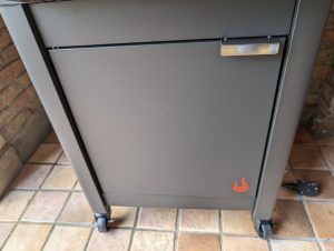 Char-Broil Evolve Electric E-Power Elektrogrill Unterschrank von außen