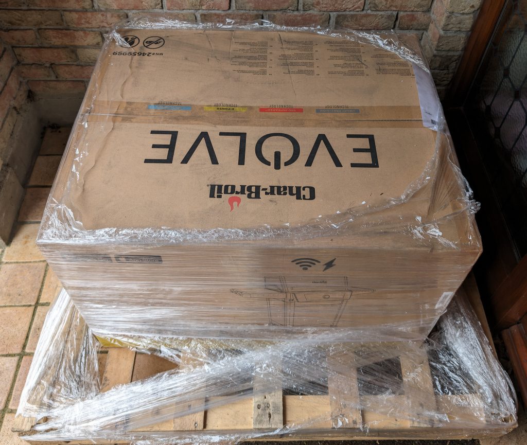 Char-Broil Evolve Electric E-Power Elektrogrill auf Palette