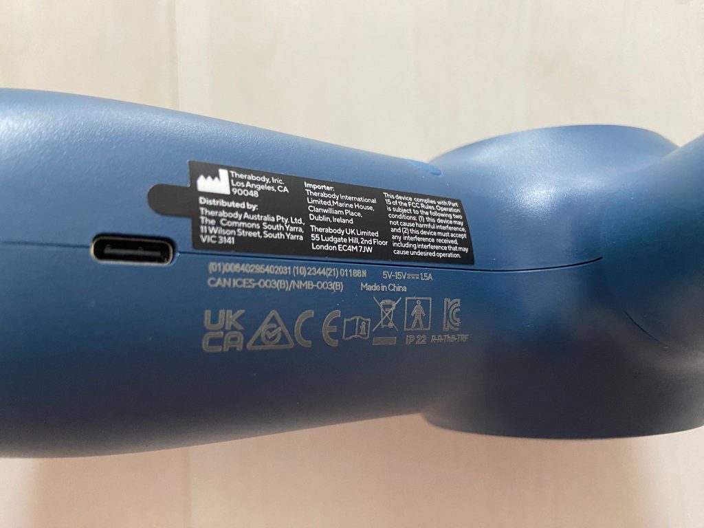 Griffbeschriftung der Theragun Relief Massagepistole