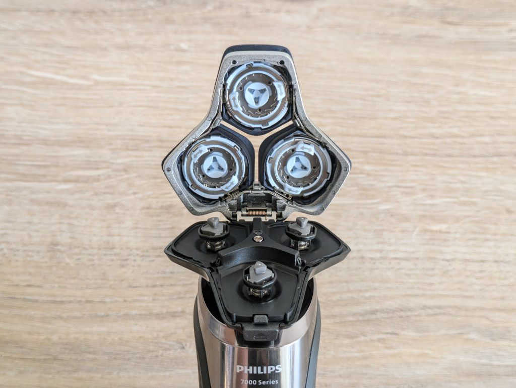 Kopf des Philips Shaver Series 7000 Modell S788735 Rasierers geöffnet