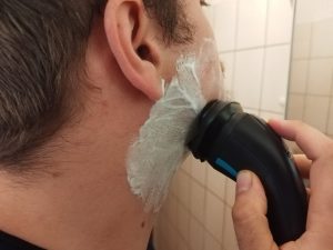 Remington-R6-Aqua-Rasierer-mit-Schaum