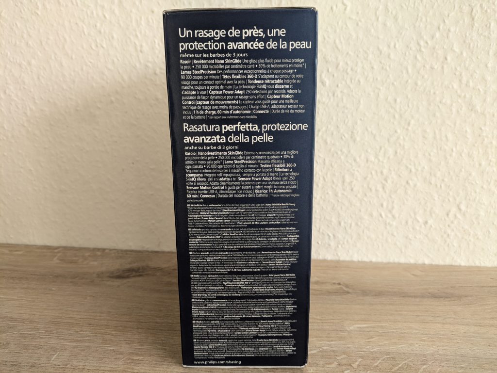 Verpackung des Philips Shaver Series 7000 Modell S788735 Rasierers von rechts