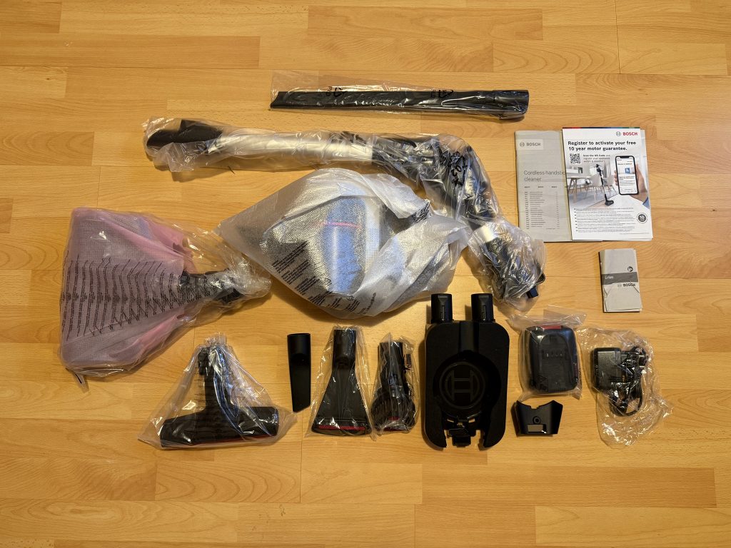 Bosch Unlimited 7 BSS711W Akku-Staubsauger ausgepackt 1