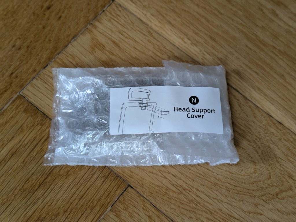 Blende des Daccormax DAZ ZF35 Bürostuhls verpackt