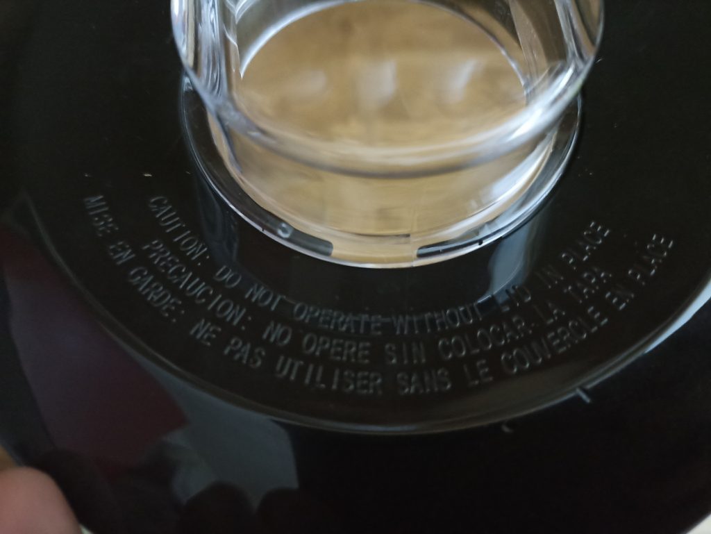 Russell Hobbs 2-in-1 Standmixer, Beschriftung auf dem Deckel des großen Mixeraufsatzes