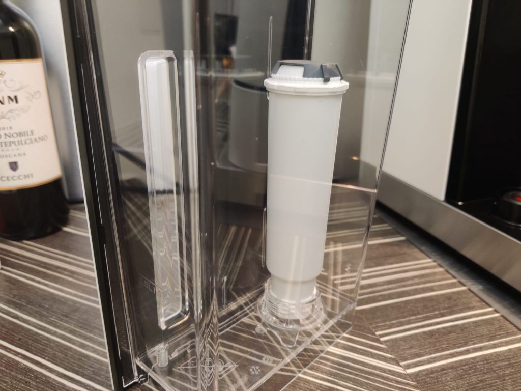KitchenAid KF8 Kaffeevollautomat Wasserfilter in Wasserbehälter