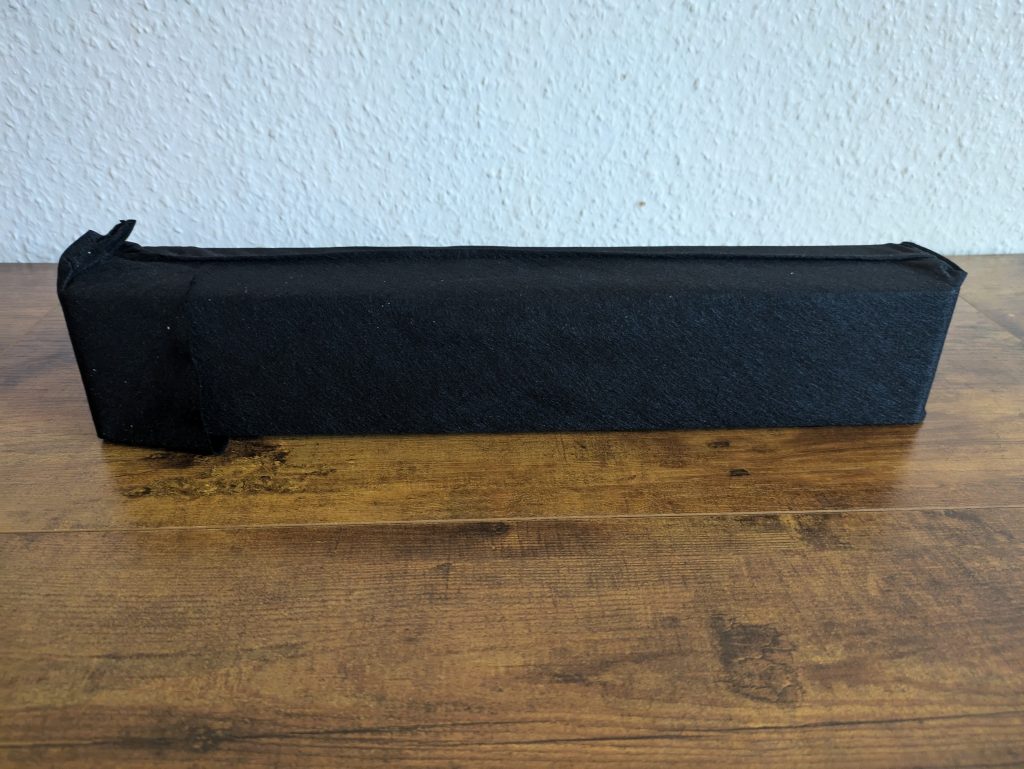 Hülle der Razer Leviathan V2 X PC-Lautsprecher von vorne