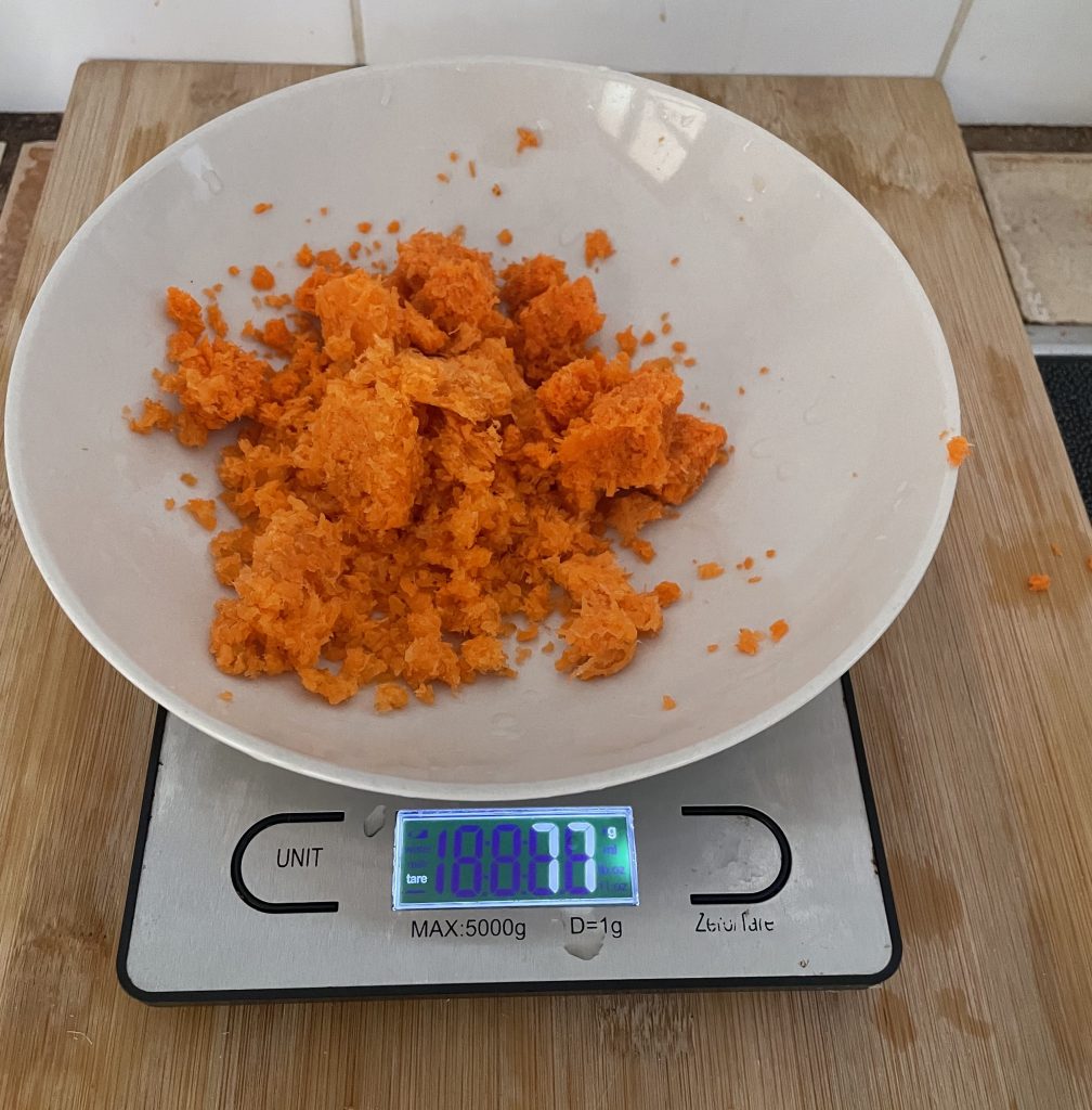 Kenwood PureJuice Pro JMP85.00SI Slow-Juicer Möhrentrester
