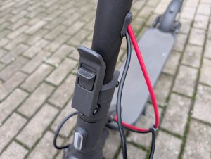 Klappmechanismus des Xiaomi 4 Lite E-Scooters (2)