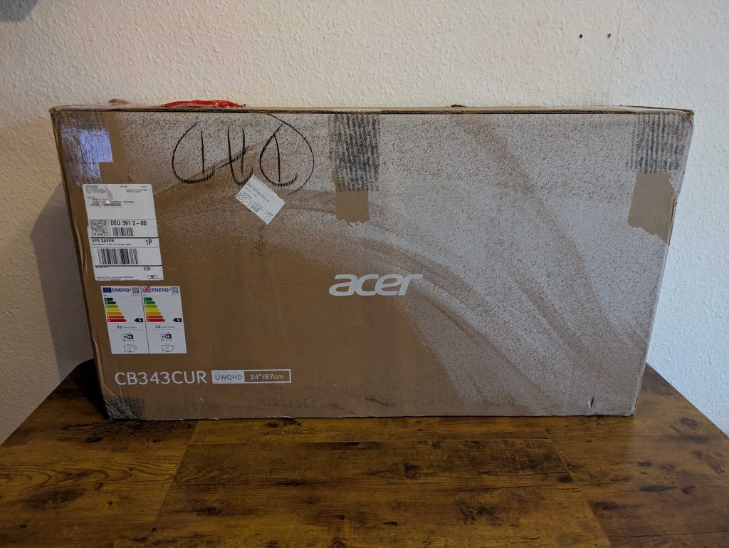 Verpackung des Acer VERO CB343CURD Monitors von vorne