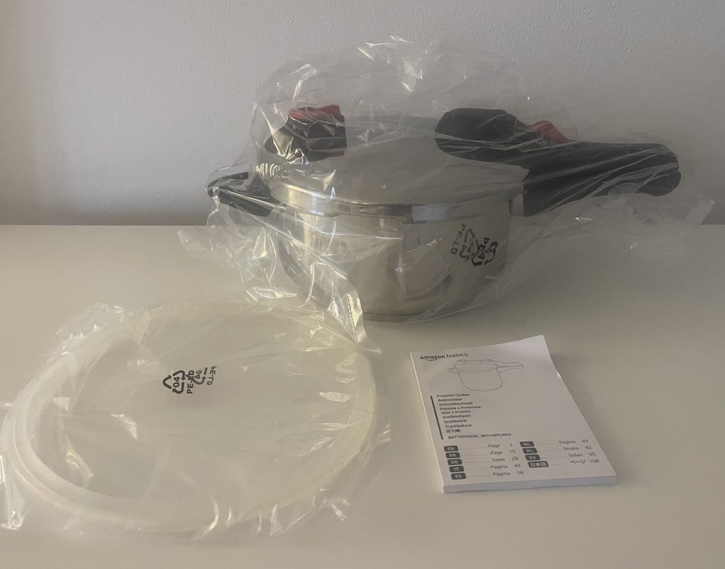 Amazon Basics Schnellkochtopf ausgepackt in Schutzfolie