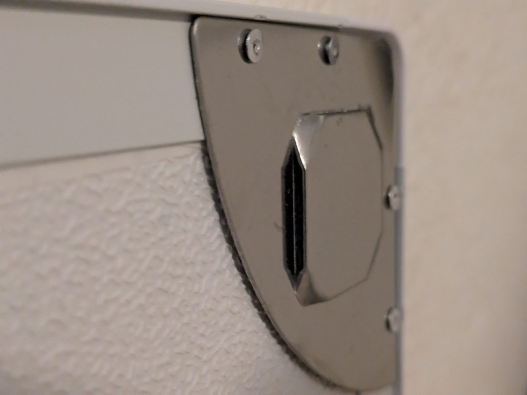 Aufhängung der Heidenfeld HF-HP 105 Infrarotheizung