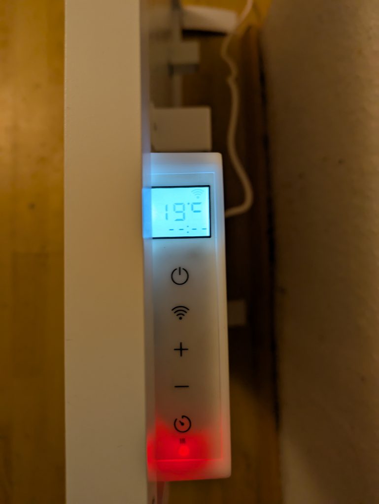 Bedienfeld der Kesser 350W Infrarotheizung in Benutzung