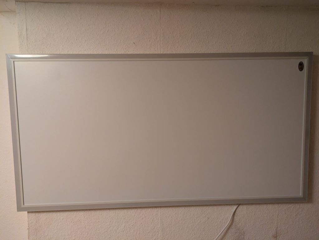 Könighaus M-1000 LED Infrarotheizung aufgehangen